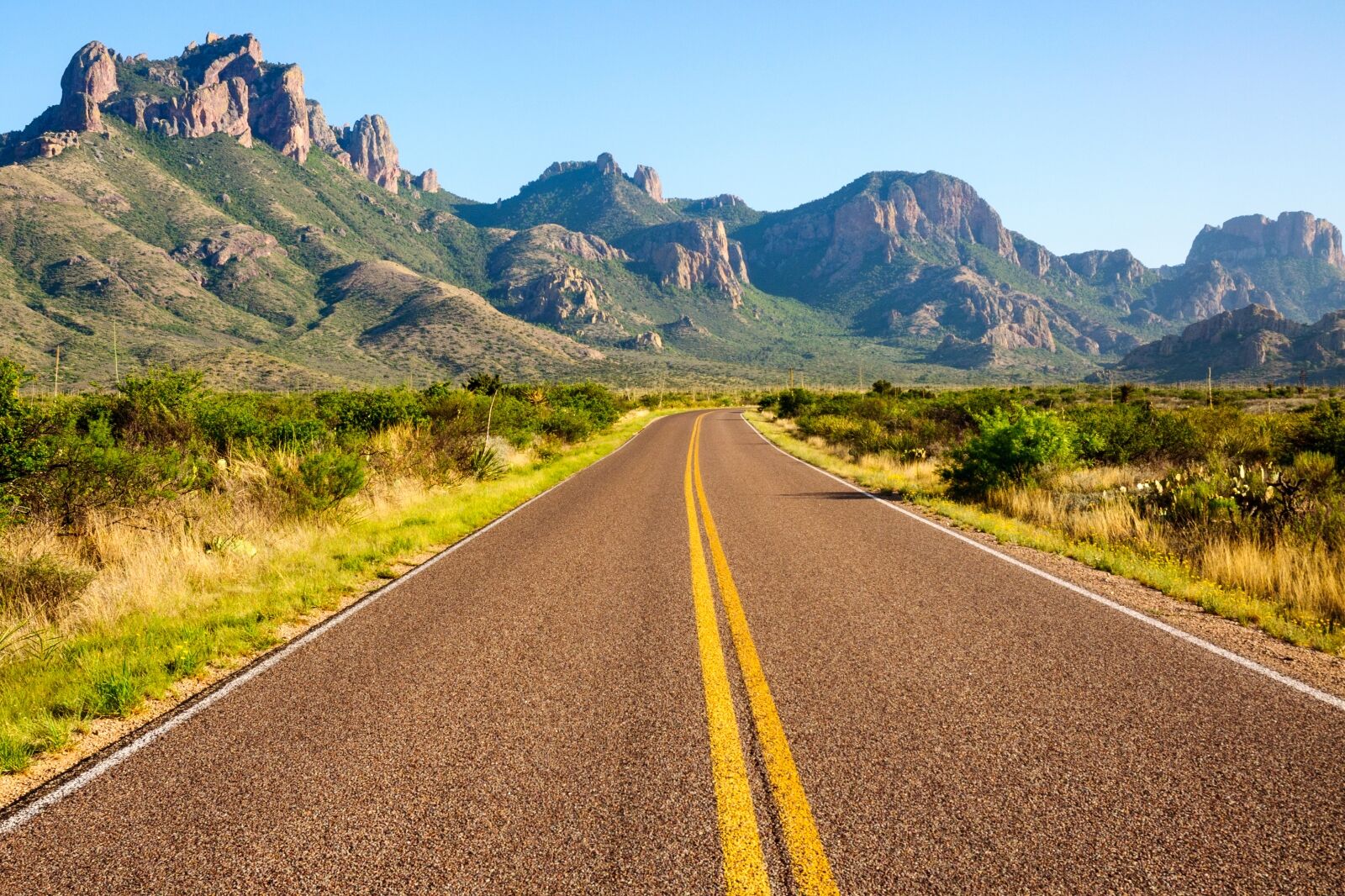 road on texas road trip to big bend national park